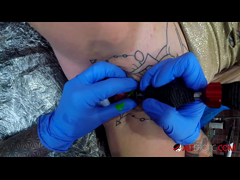 ❤️ Ekstremt tatovert hottie Sully Savage tok en tatovering på klitoris ️ Sexvideo ved no.mrvideospornogratis.ru